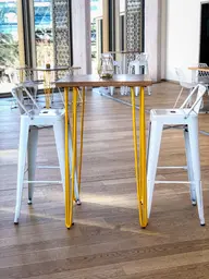 Loft stool - WITH back - White used in the inspiration Table Cocktail Oslo Tabouret Loft Dossier Votive Diamant