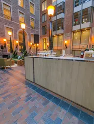 Manhattan bar - 6' - White wood used in the inspiration Intercontinental Bar Bois Blanc EN