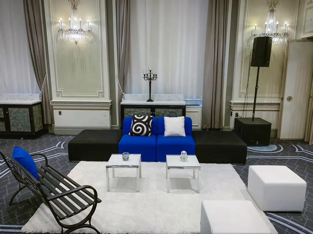Chateau Frontenac   Fidji Bleu Picolo Banc De Parc Pouf Shag Ottoman Noir EN