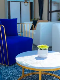 Alexandria armchair - Ultramarine blue used in the inspiration Ellis Vase Alexandria Tapis