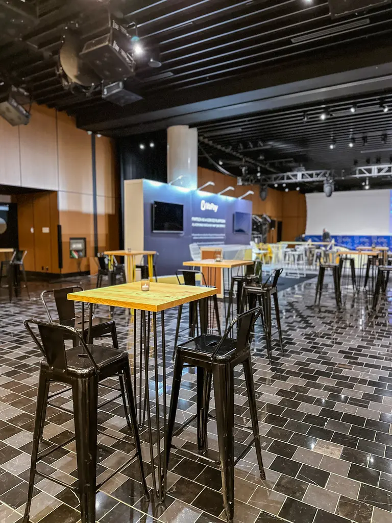 Fairmont Reine Elizabeth Oslo Loft Noir EN