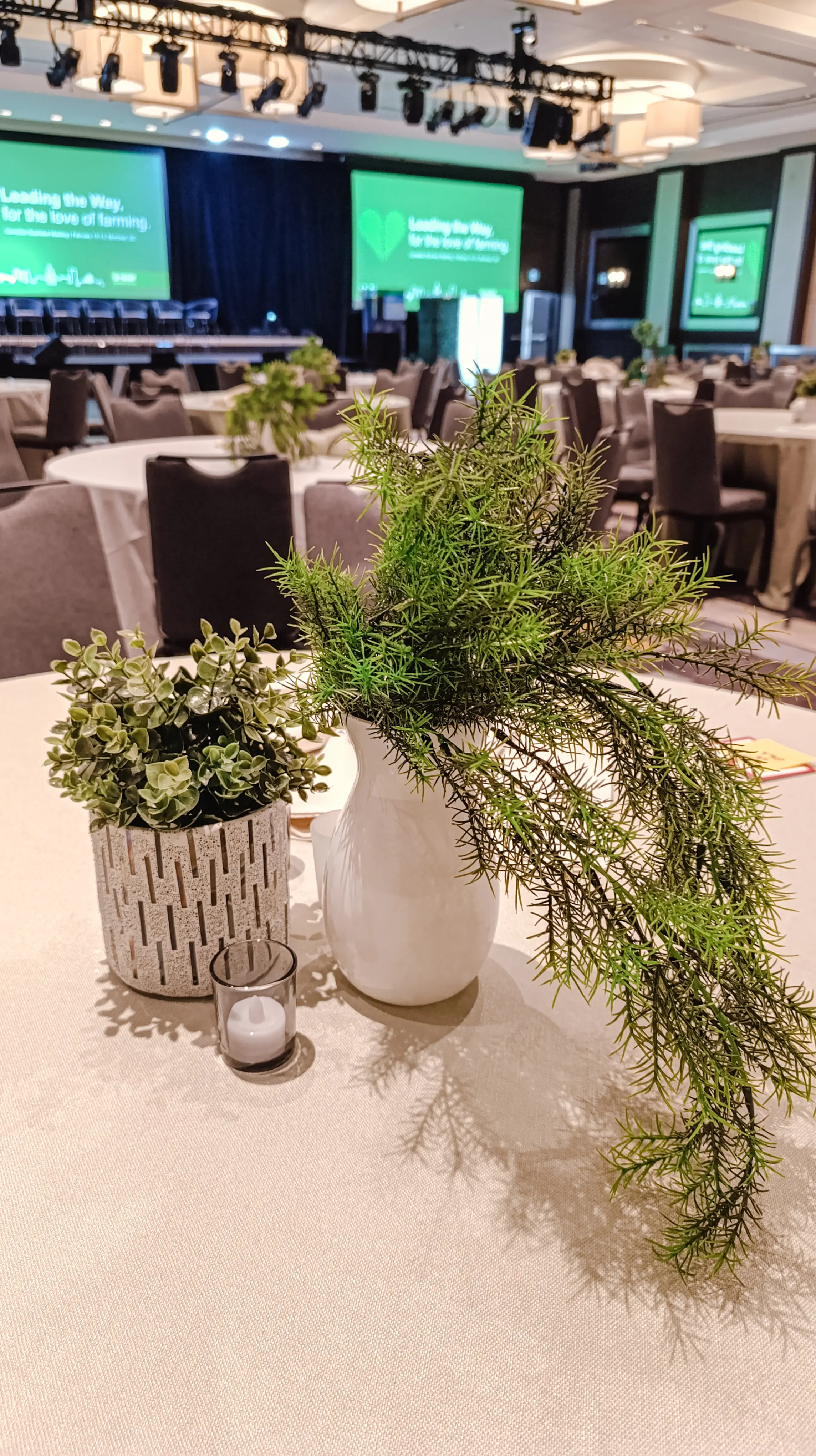 Plante Origan artificielle - 8.75" H - Vert utilisé dans le cadre de la réalisation Fairmont Reine Elizabeth Centre De Table FR