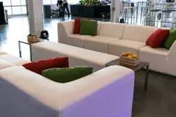 Petite caisse de bois - Bois clair utilisé dans le cadre de la réalisation Lounge Fidji Blanc