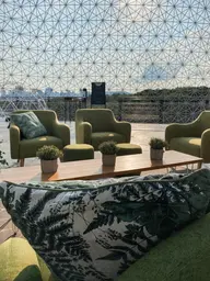 Betty armchair - Caper green used in the inspiration Betty Vert Coussin Motif