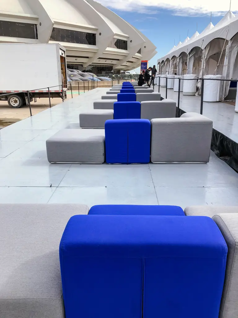 Fidji Coin Centre Ottoman