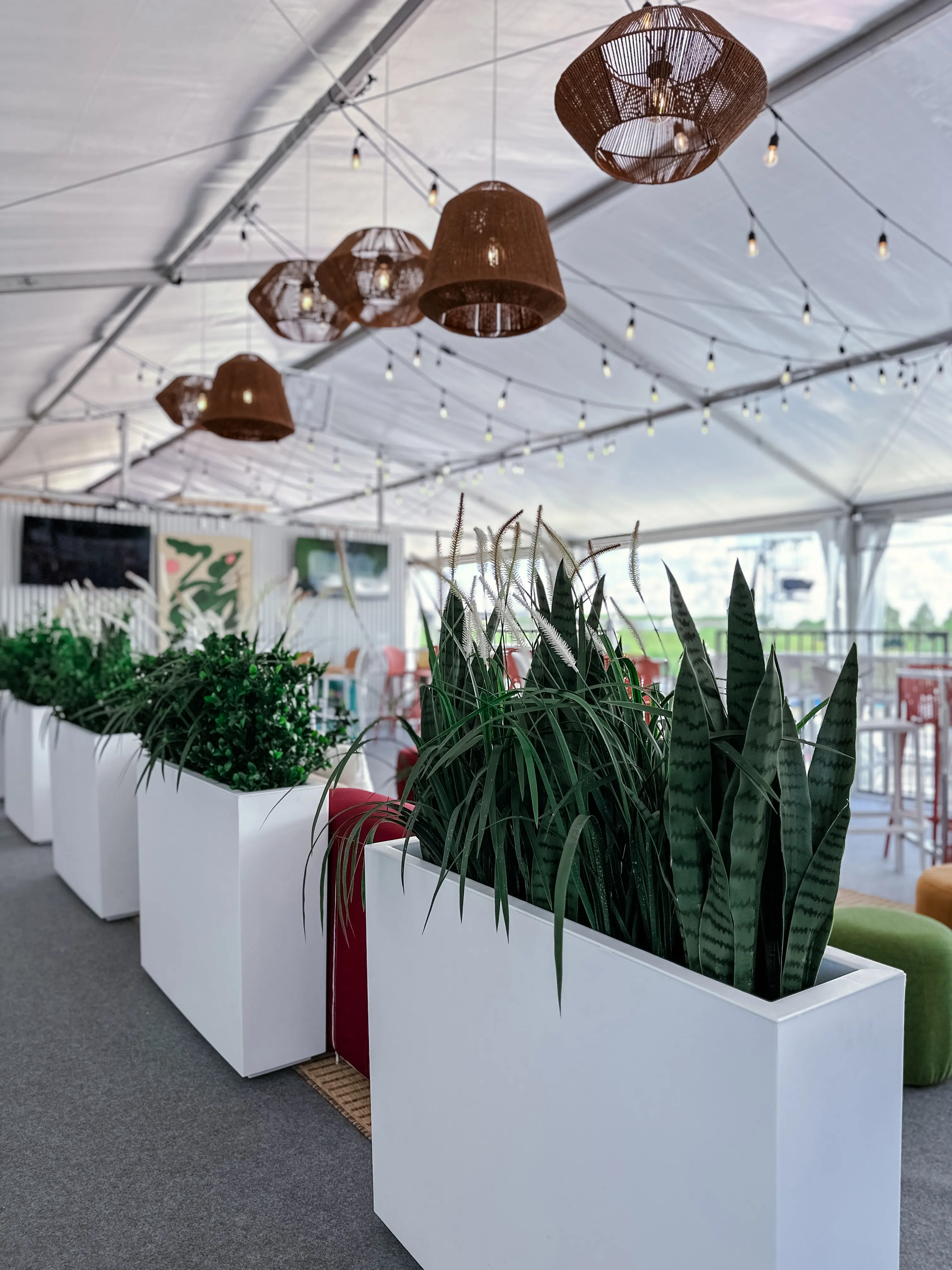 Oslo - Round Bistro table - 36'' Dia x 40'' H - White & Outdoor used in the inspiration Tabouret Marseille Blanc Table Oslo Bistro Ronde Blanc Centre Des Sciences 2