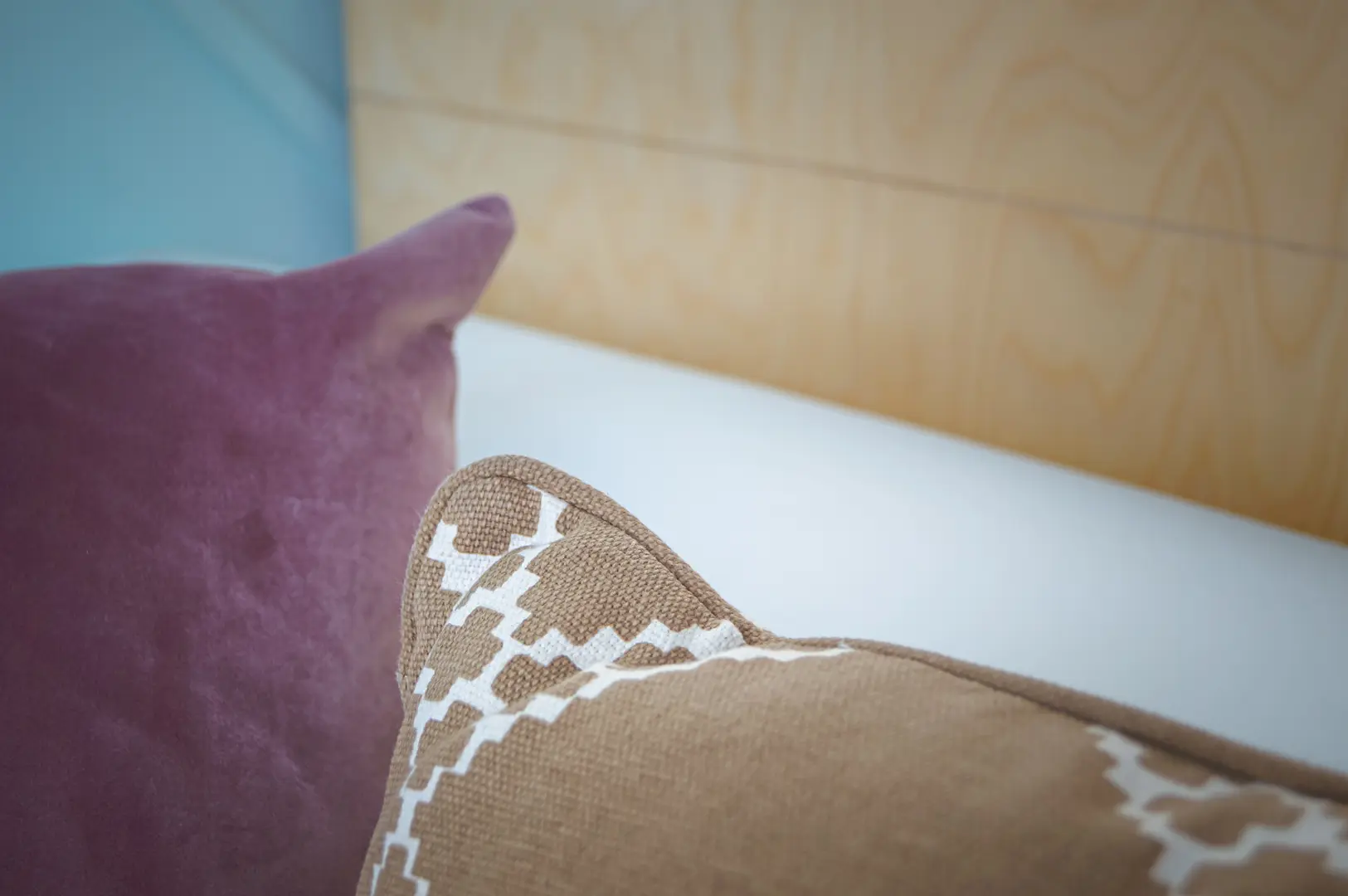 Cushion diamond pattern  - 20" L x 20" H - Dark beige used in the inspiration Coussin Mauve Beige