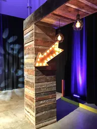 Direction sign - Rusty metal used in the inspiration Arche Bois Rustique Luminaire Charbon