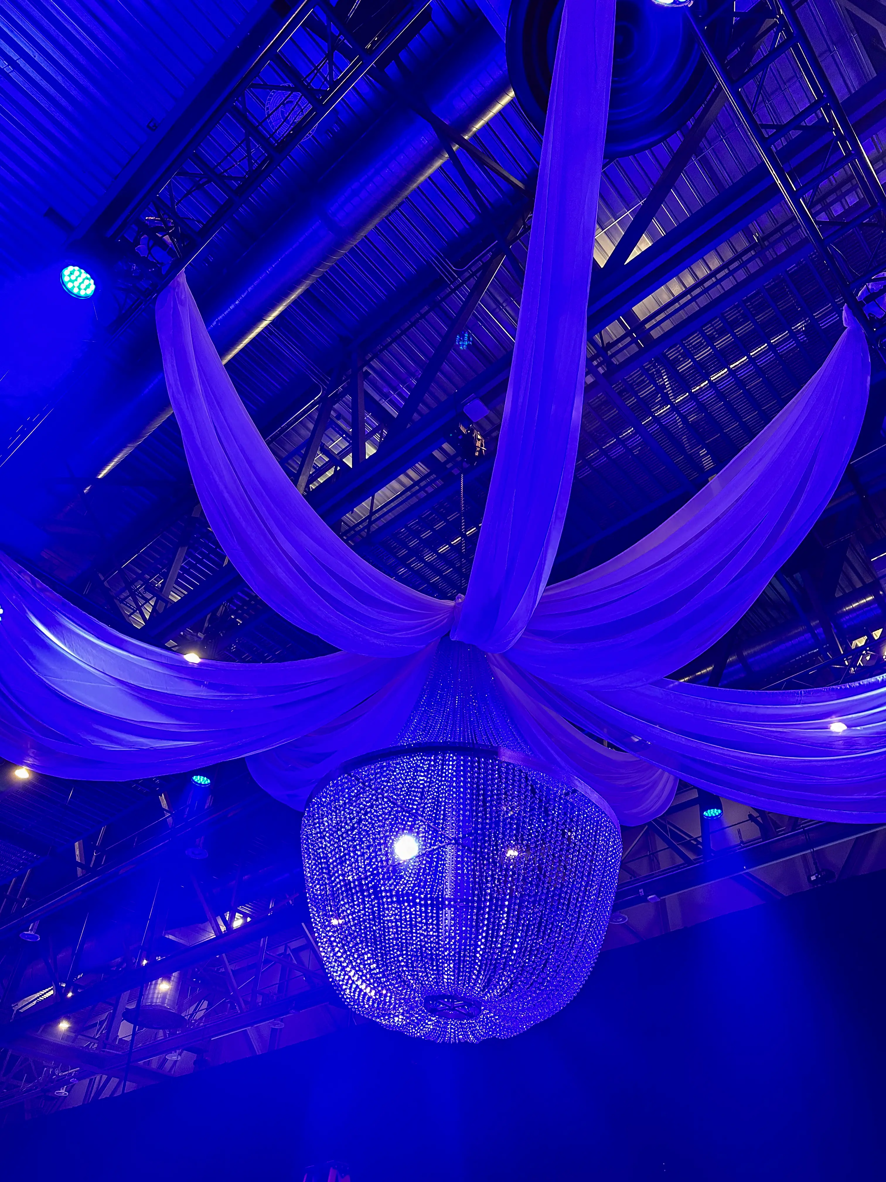 Castafiore chandelier utilisé dans le cadre de la réalisation Ccq Niveau 400 Catsfiore Et Drapé FR