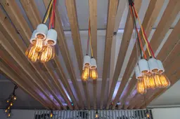 Floyd luminaire - 7" D x 7" H - Multicolore utilisé dans le cadre de la réalisation Floyd Chandelier