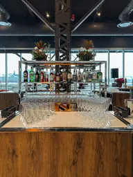 Manhattan bar - 4' - Brown wood used in the inspiration Cs Belvédère Bar Bois Brun Monaco EN
