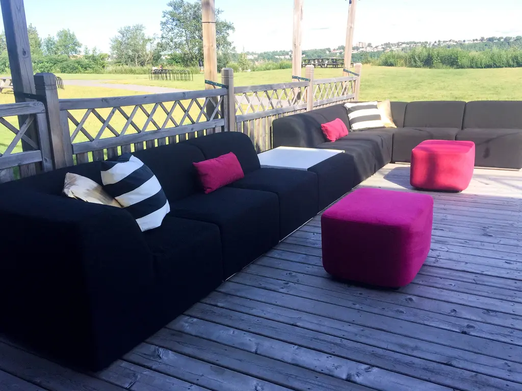 Lounge Fidji Noir, Poufs Malibu Roses
