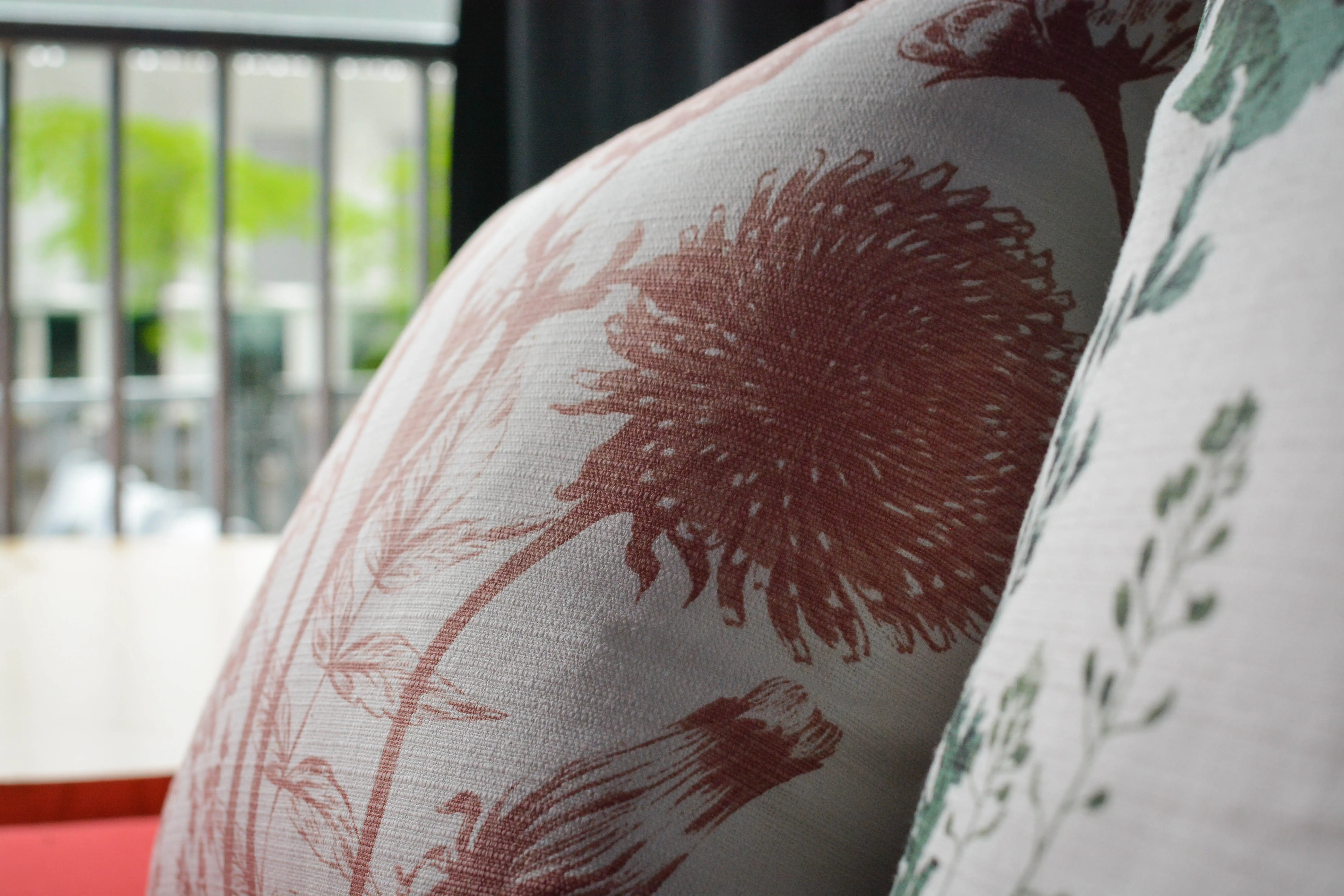 Cushion flower design - 16" L x 16" H - Pink used in the inspiration Coussin Copie