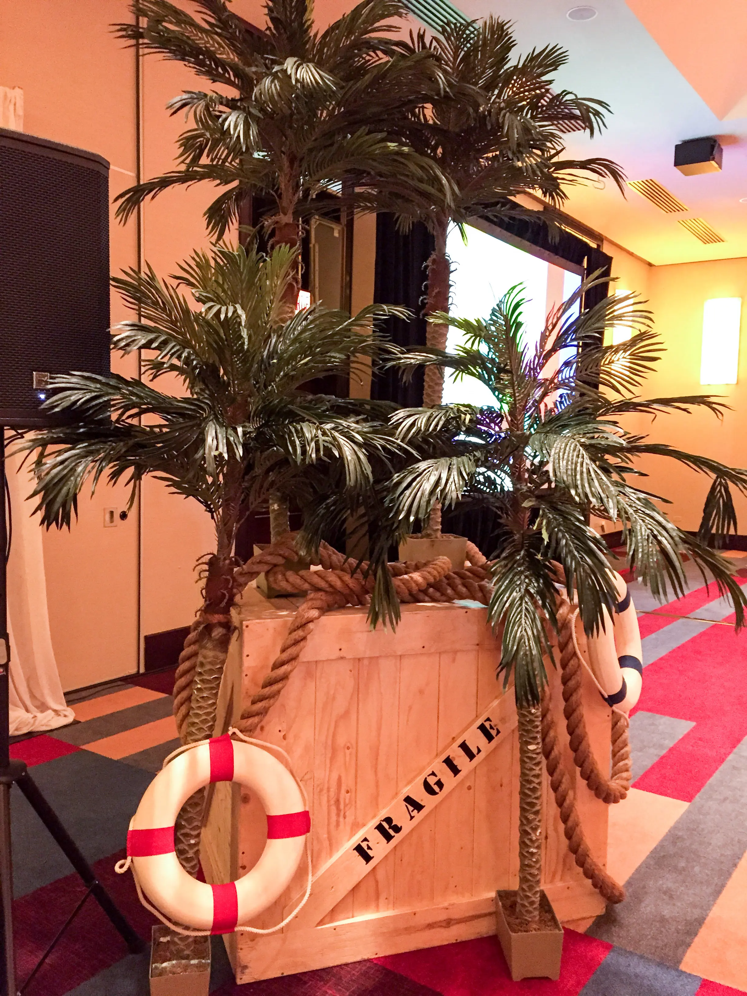 Palm tree - 7' H - Green used in the inspiration Palmier Bouee Corde Manille Exped