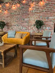 Edison string light - 48' L - Warm white used in the inspiration Draper Adaline Jute Étable Brique Plante Cache Pot