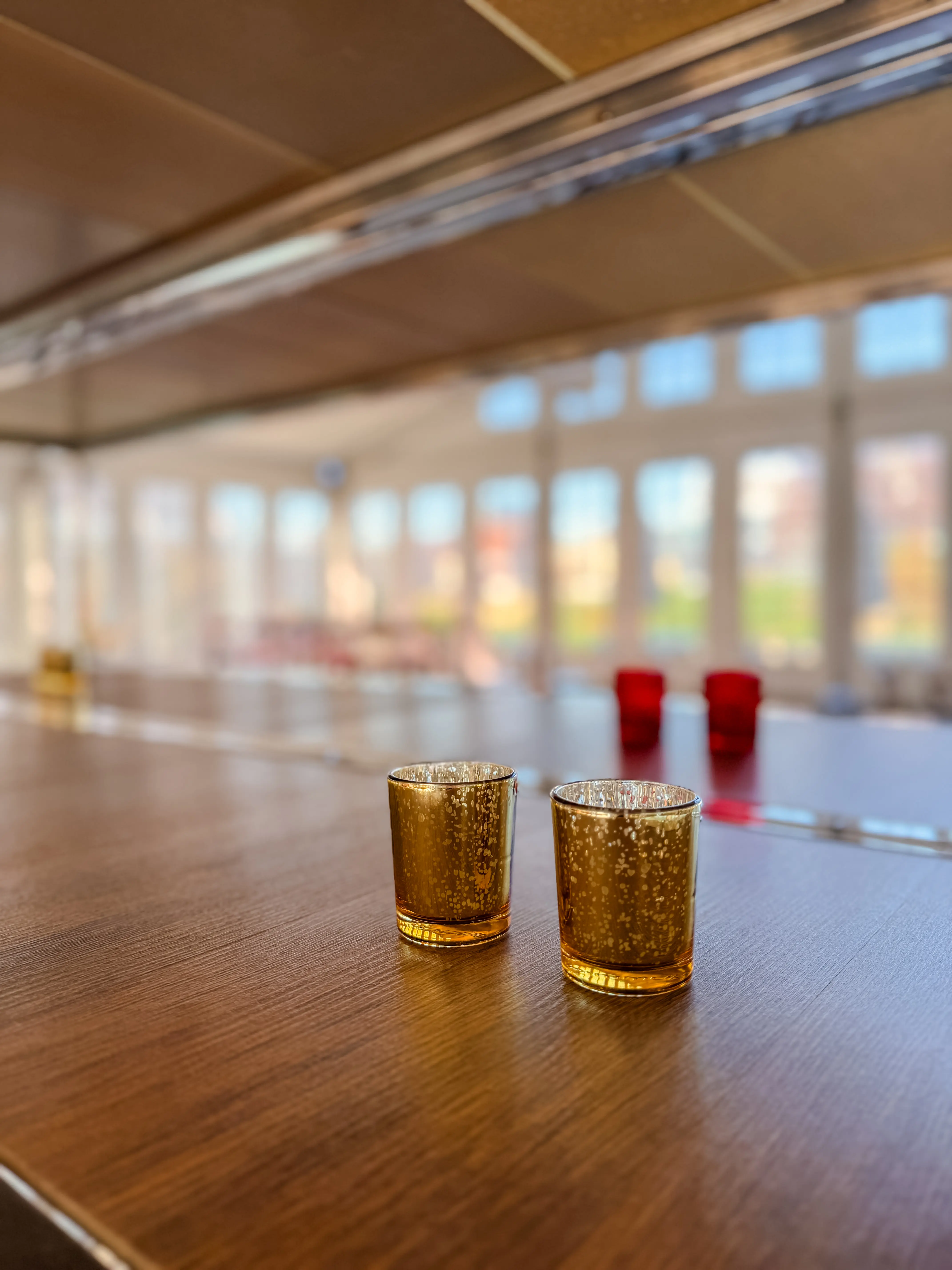 Illumi - Votive - 1.75"D x 2.5"H - Or utilisé dans le cadre de la réalisation Pcm   Ncs Circus Illumi FR