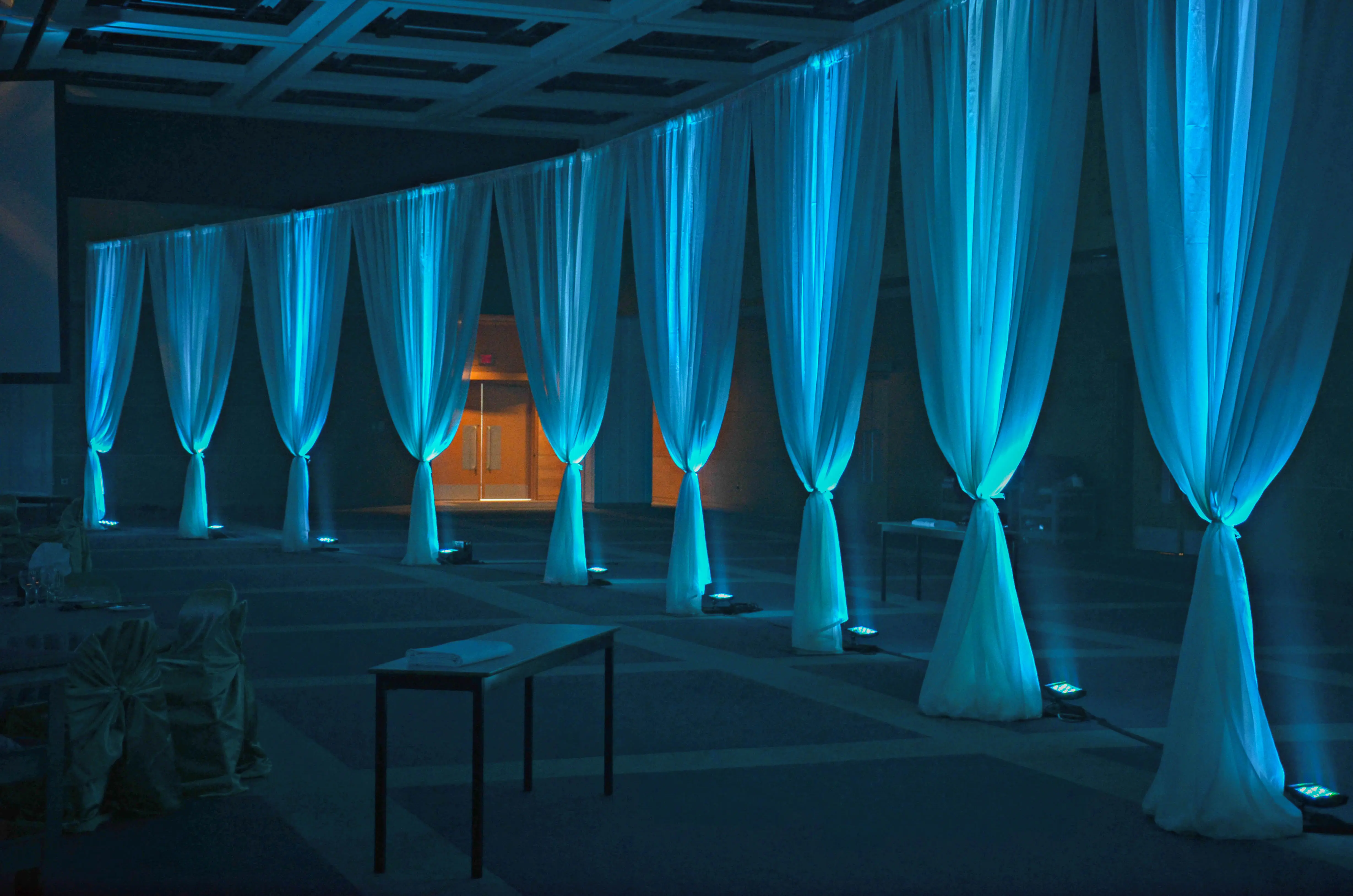 Voile curtain (WITH STRUCTURES) - 8-12' L x 8-14' H - IFR - White used in the inspiration Rideau Blanc Decor Salle