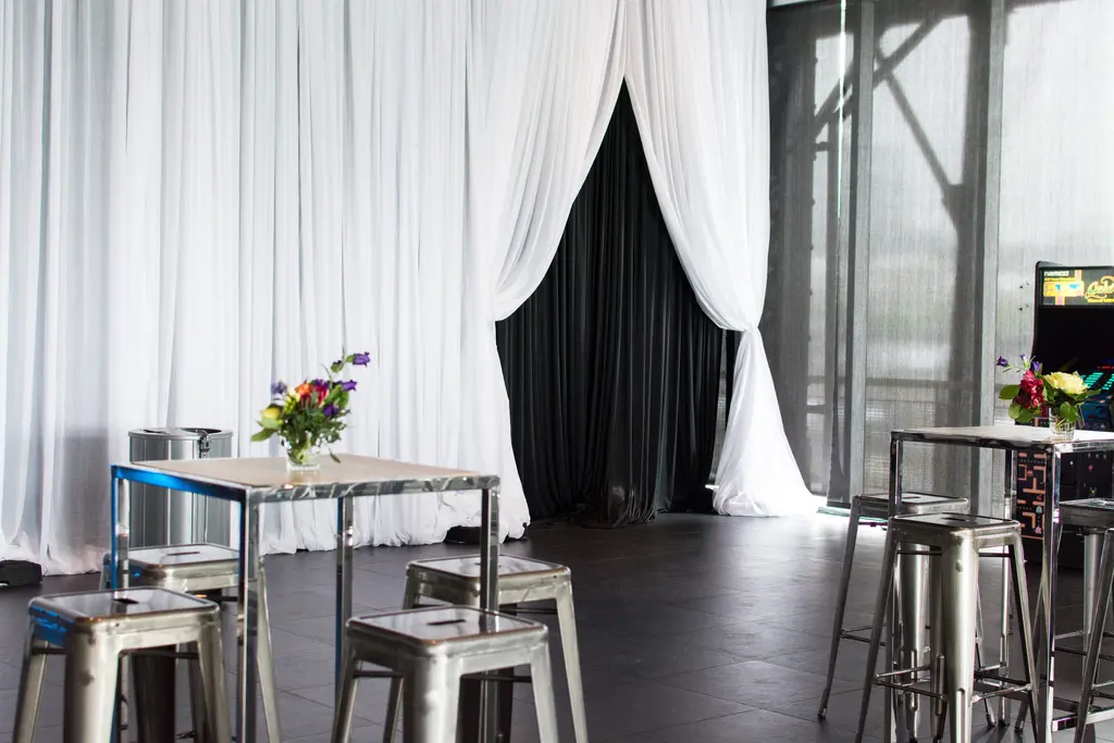 Rideau Voile Drape Tabouret Loft