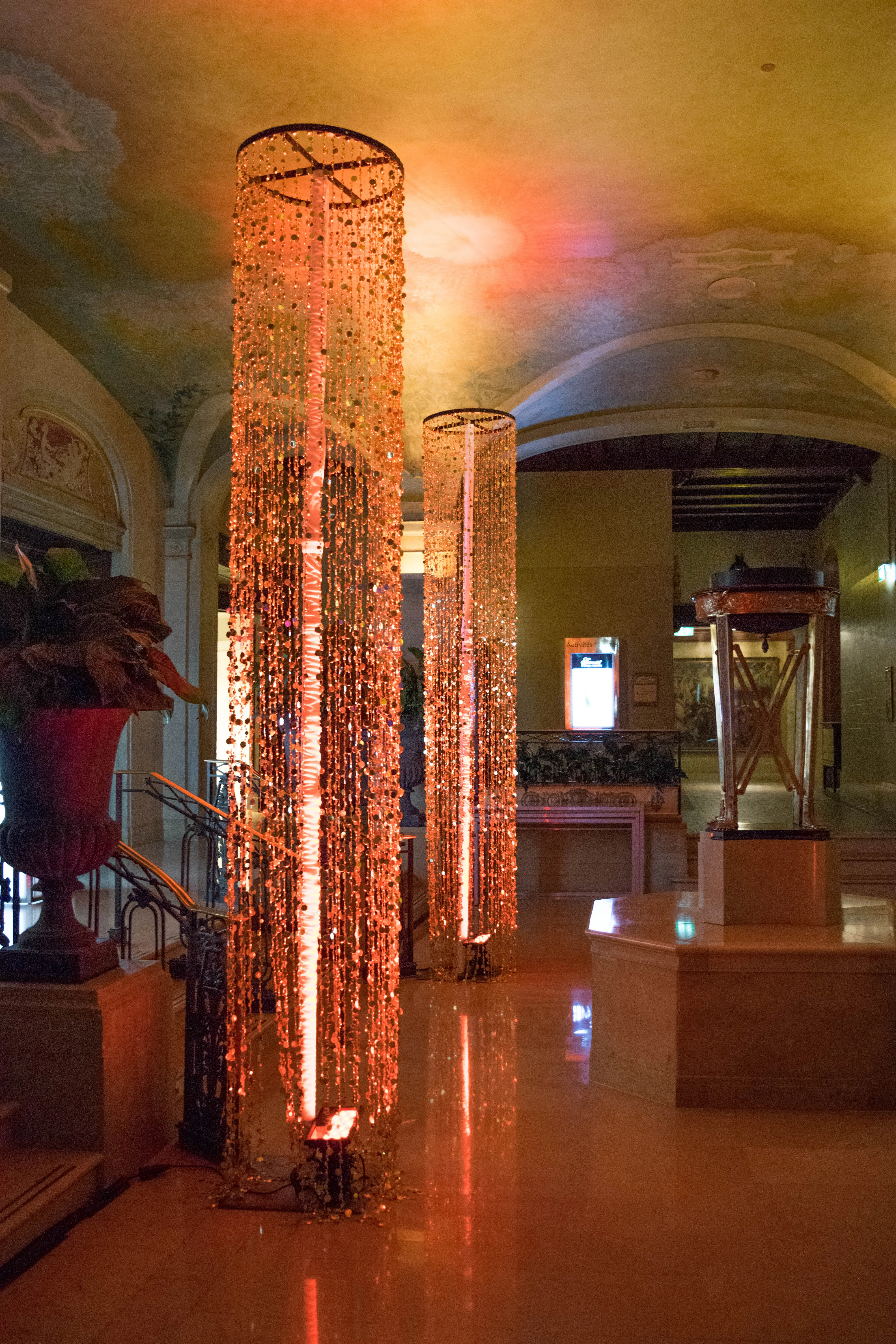 Round column diamond cut acrylic 12' H - Silver used in the inspiration Cf   Colonne De Cristal 2
