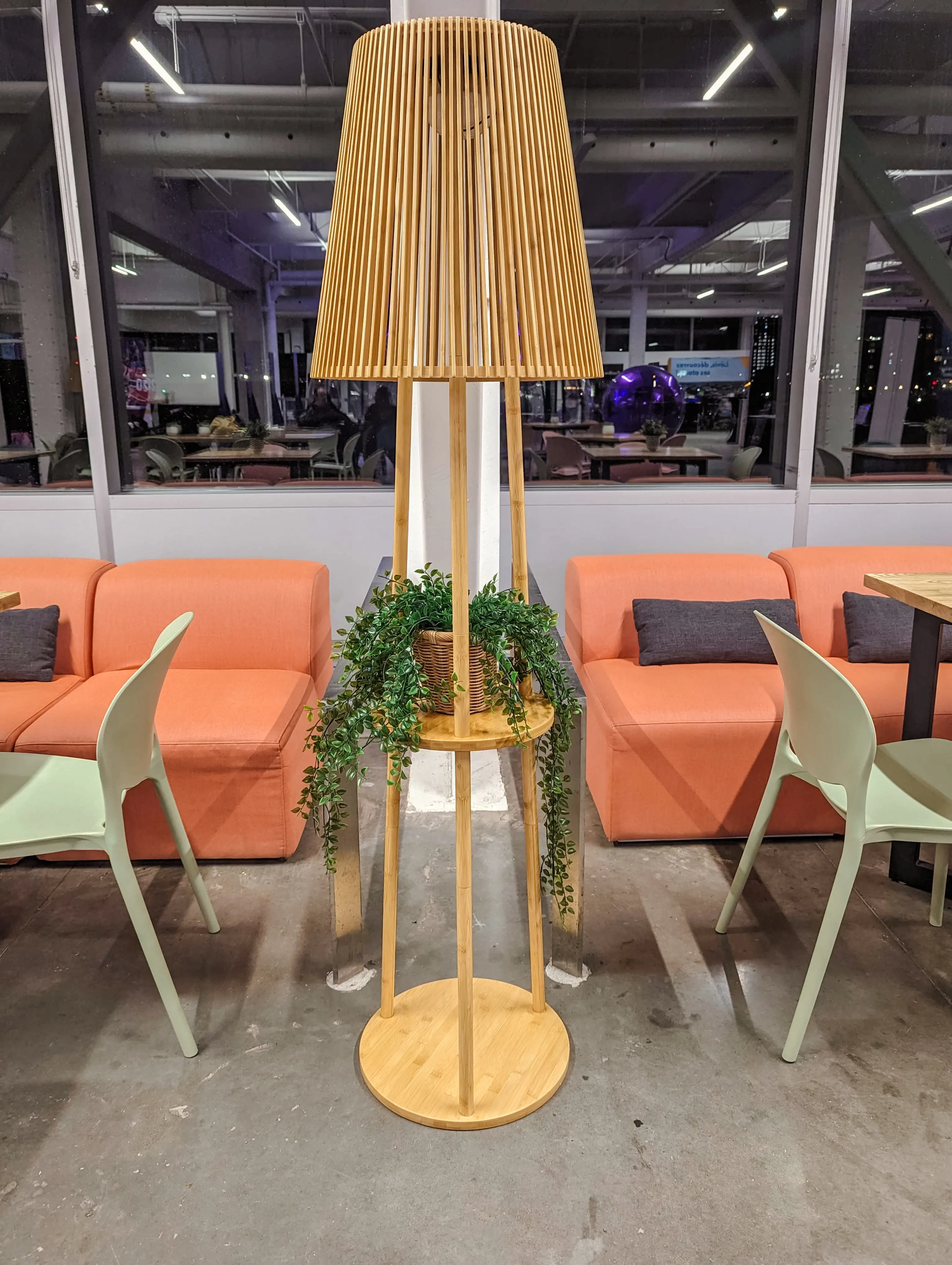 Okinawa - Lampe sur pied - Bois ambré utilisé dans le cadre de la réalisation Grand Quai Okinawa FR