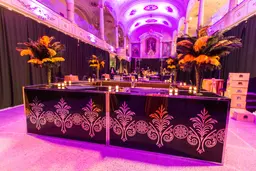 Manhattan bar - 6' - Black used in the inspiration Bar Service Noir Lettrage