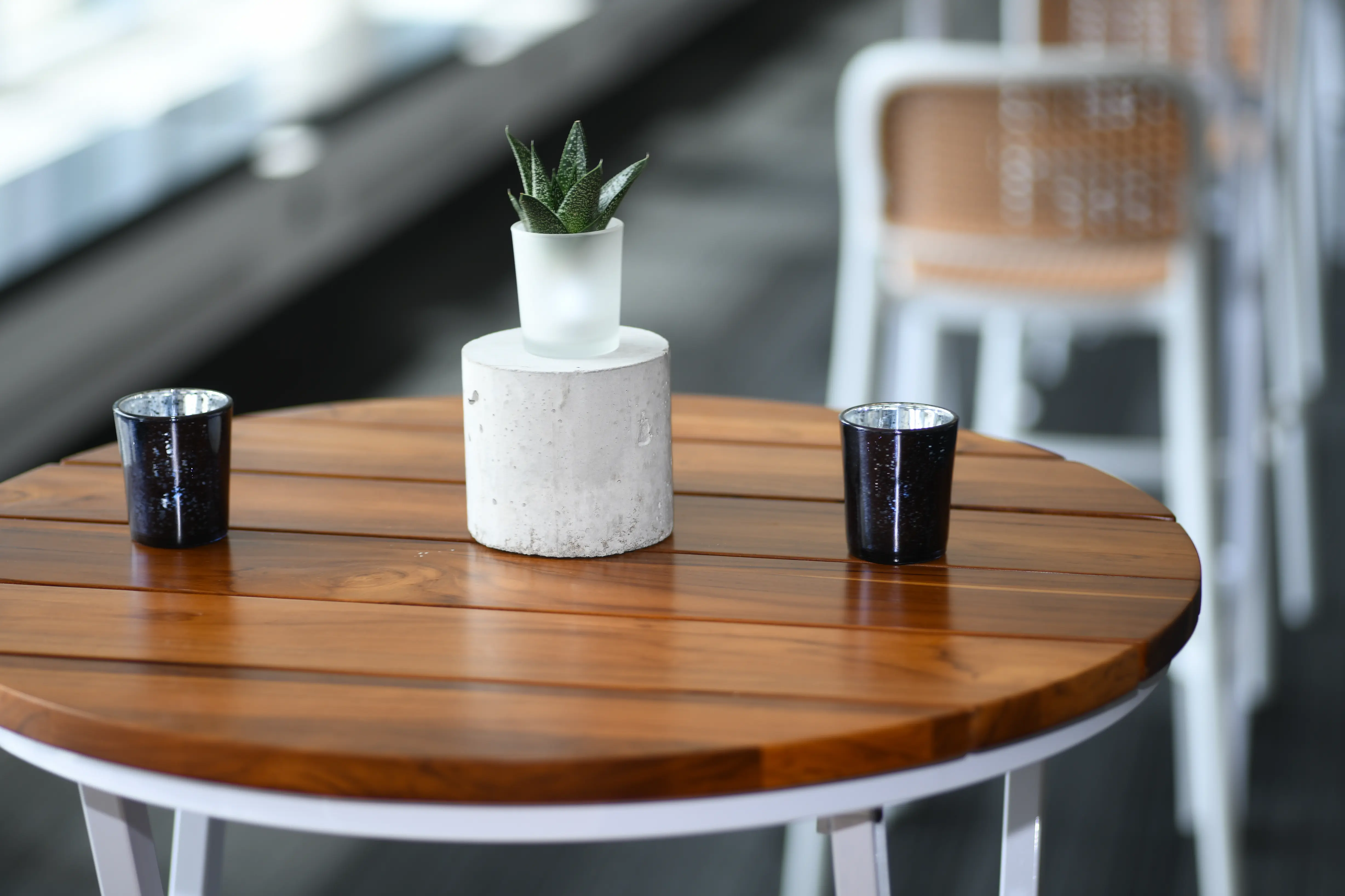 Capri - Cruiser table - White & Brown wood used in the inspiration Centre De Congrès De Lévis   Capri & Frosty EN