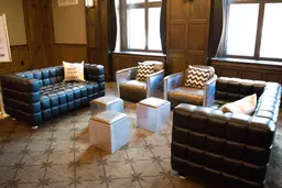 Cohiba - Pouf - Aluminium & Cuir brun utilisé dans le cadre de la réalisation Cf   Lounge Madmen Noir Et Bourbon