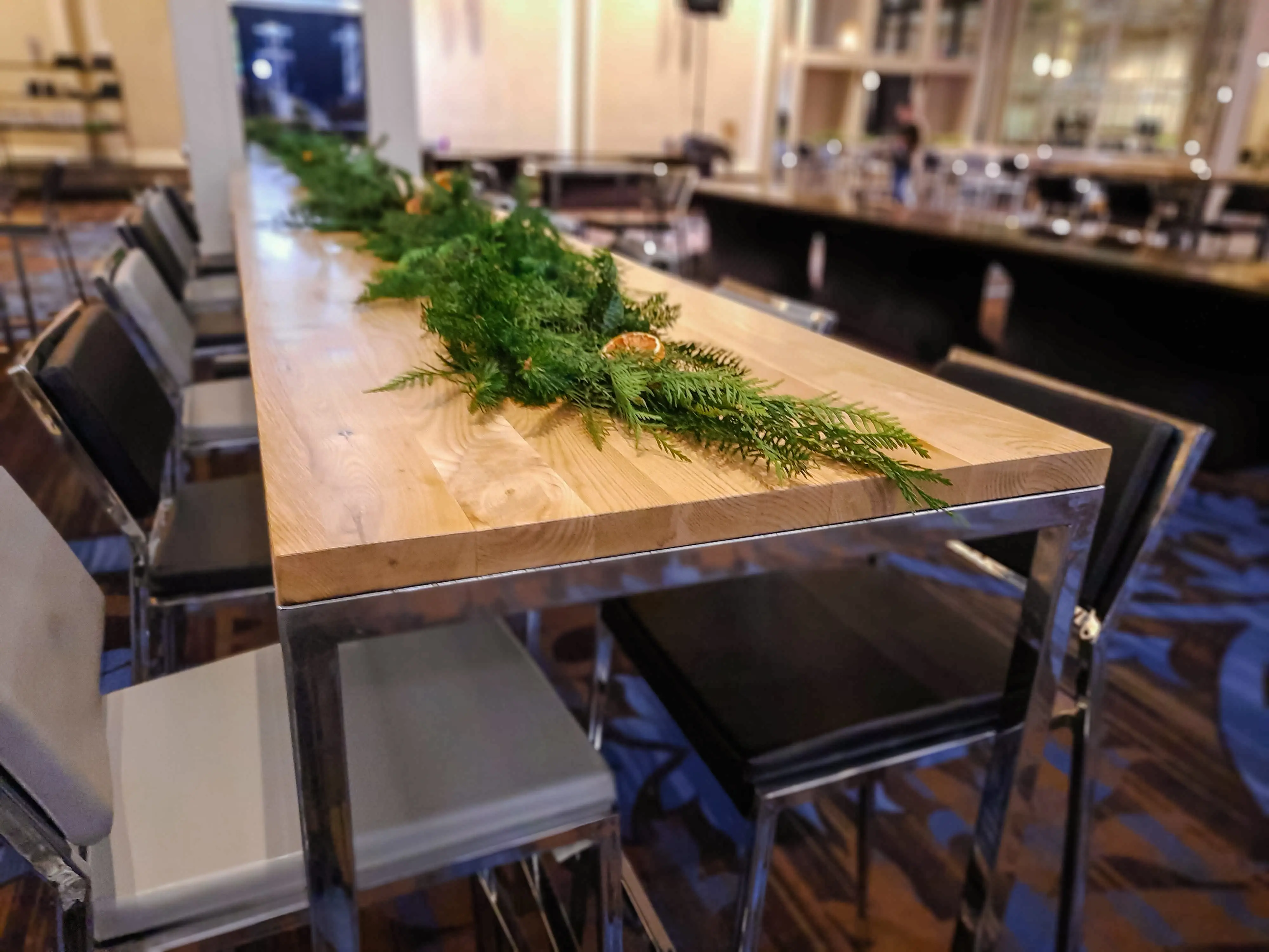 Tonic - Communal table - Close - Stainless & Natural wood used in the inspiration Sheraton Montréal 20221209 142755 EN