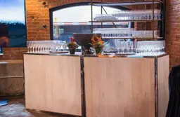 Bronx bar back - Rusty metal & white wood used in the inspiration Bar Manhattan Bois Blanc Copie