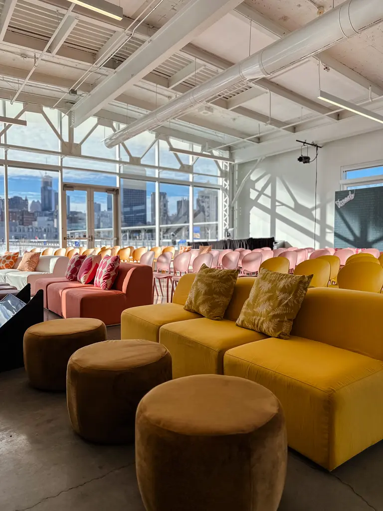 Grand Quai   Pavillon Fidji Mimosa Paloma Miel Coussin Pois EN