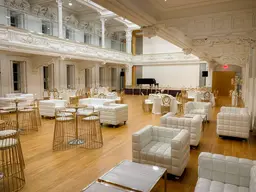 Alexandria stool - Assembly Linen used in the inspiration Mandmen Blanc Cosmo Alexandria
