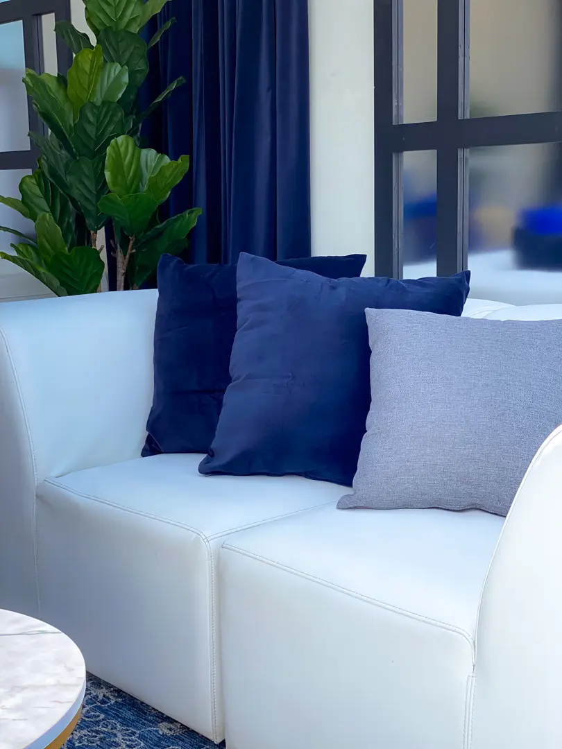 Artificial Fiddle Leaf Fig plant - 58" H - Green used in the inspiration Fidji Blanc Coussin Bleu
