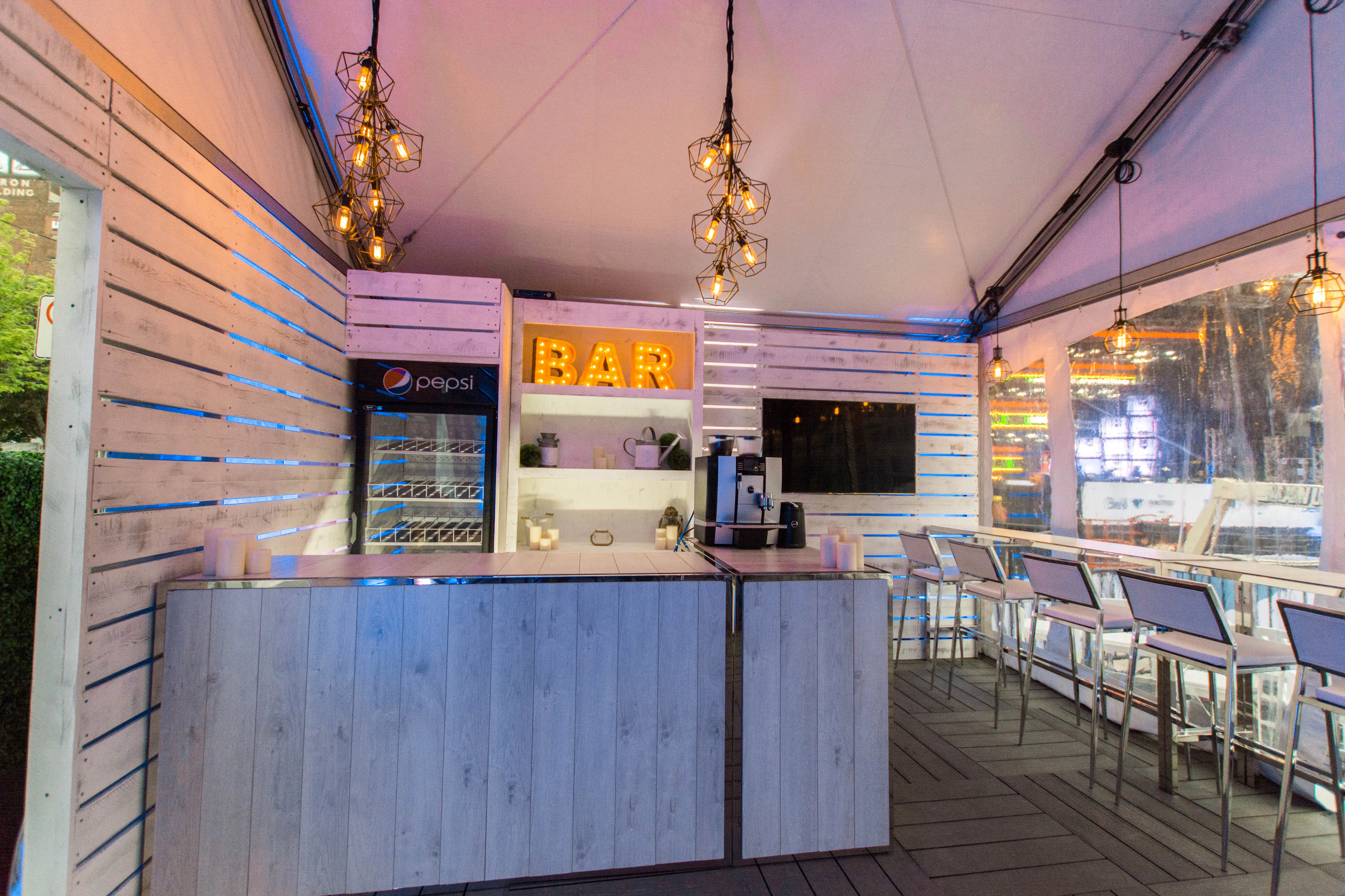 Manhattan bar 4' - Bois blanc utilisé dans le cadre de la réalisation Franco Loge 7