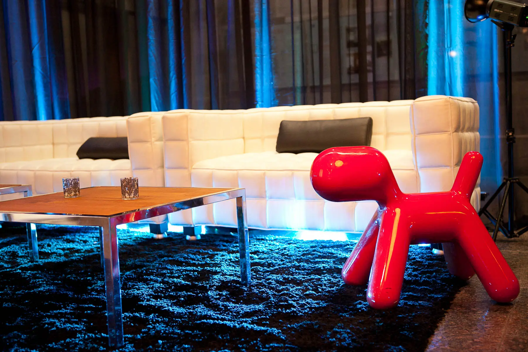 Madmen - Duo - White used in the inspiration Dog Chair Rouge