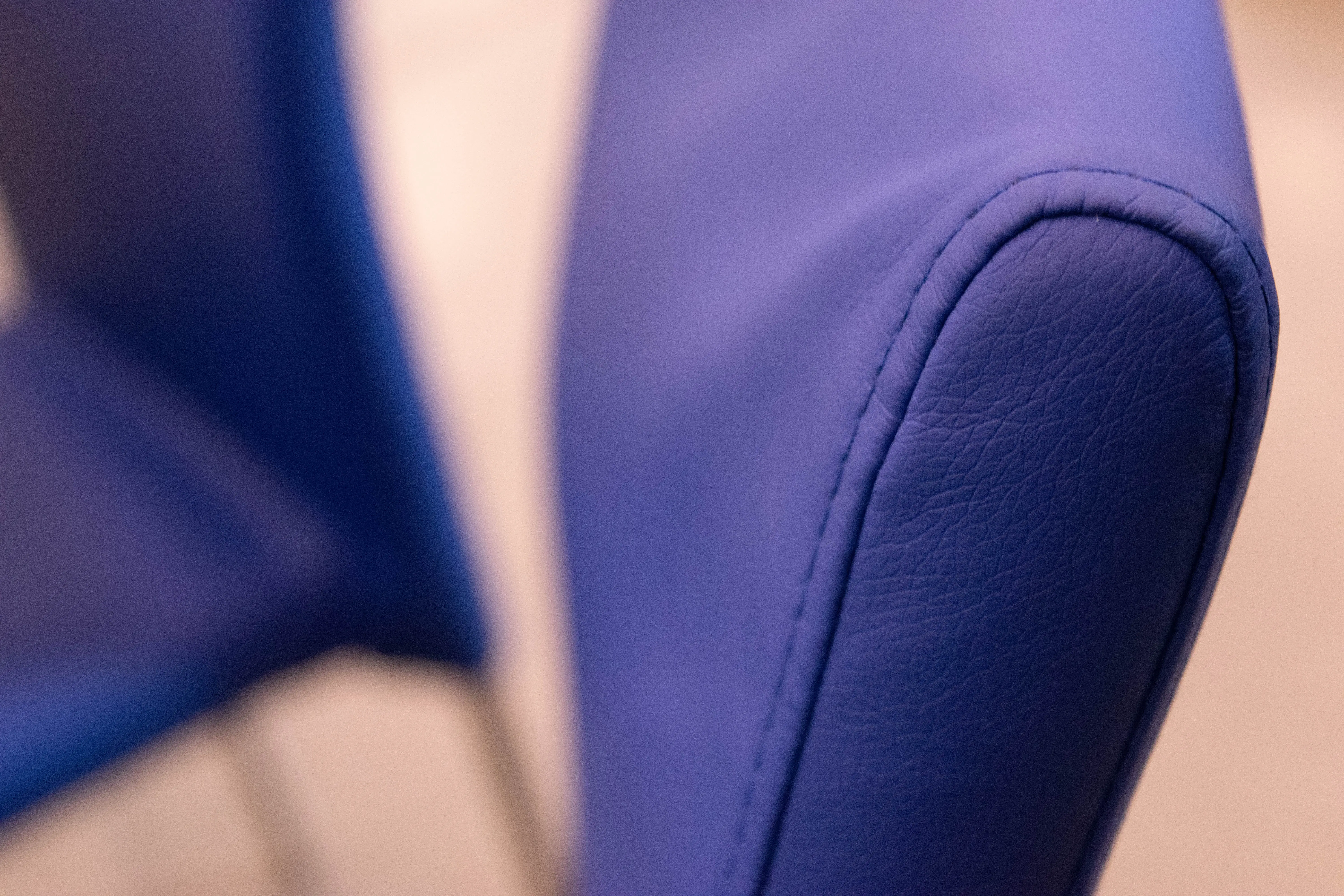 Milan chaise - Bleu utilisé dans le cadre de la réalisation Pub Milan Bleu