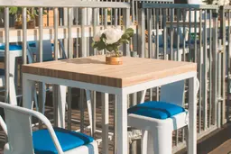 Loft stool - WITH back - White used in the inspiration Cocktail Tonic Bois