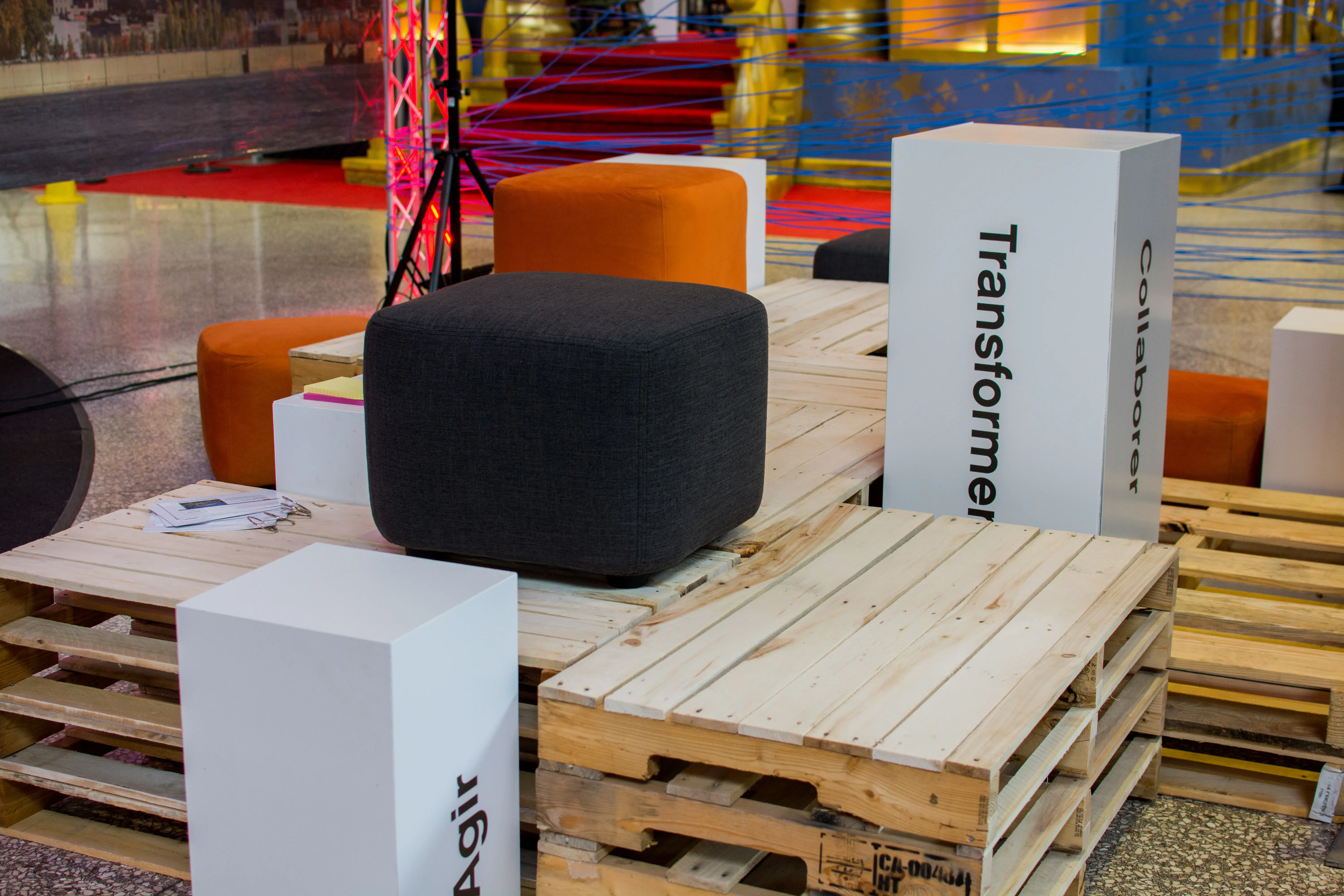 Malibu - Pouf carré - Charcoal utilisé dans le cadre de la réalisation Pouf Malibu Noir