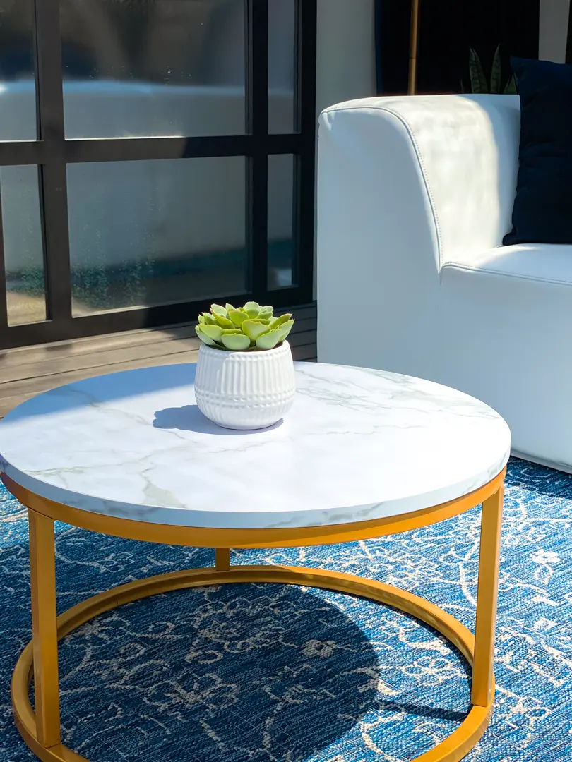 Bohemian carpet - 9.5' L x 6.5' W - Blue & Beige used in the inspiration Ellis Vase Tapis Fidji