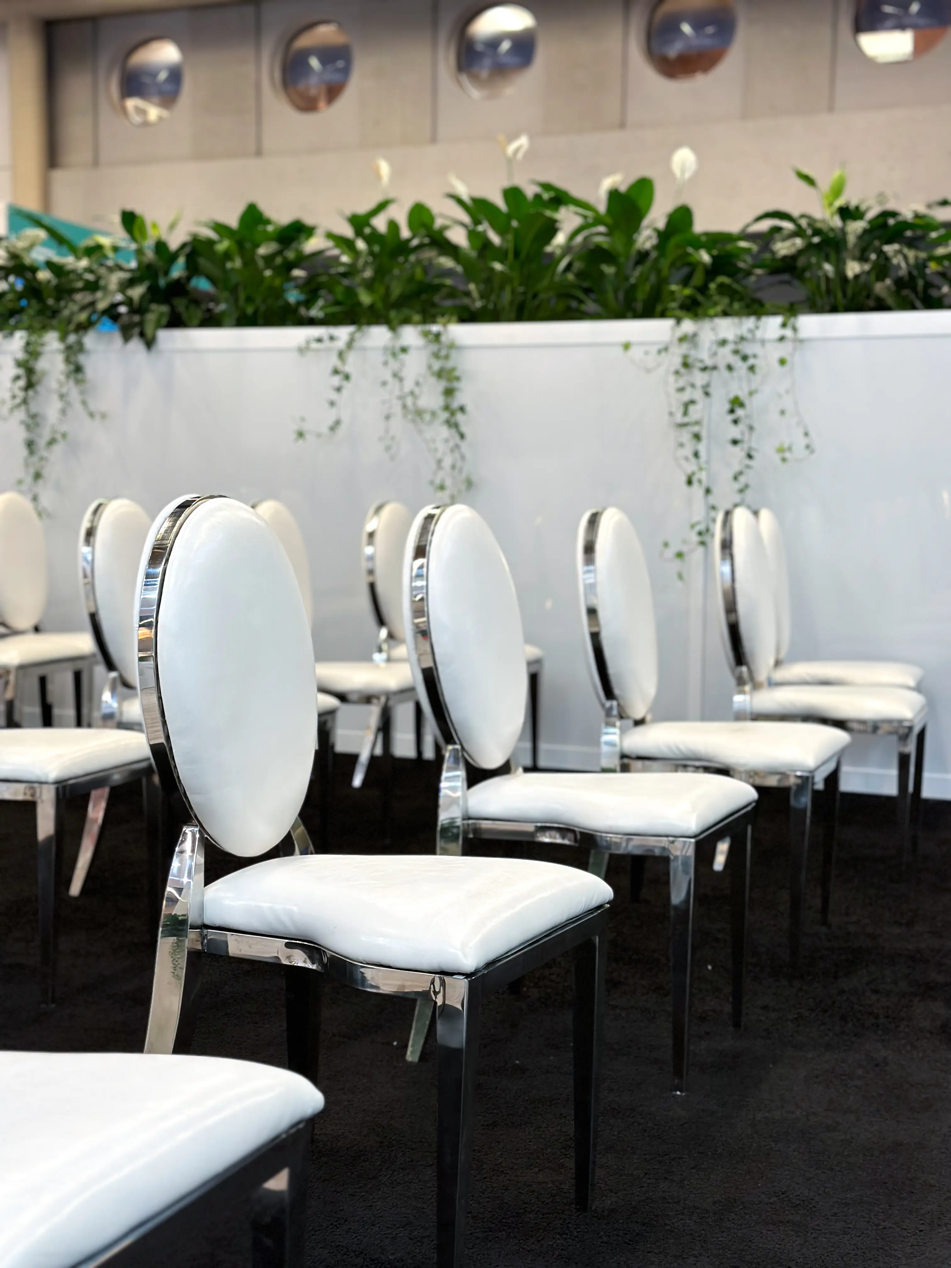 Eclipse chair - WITH back cushion - White leather used in the inspiration Palais Congès Img 0449 EN