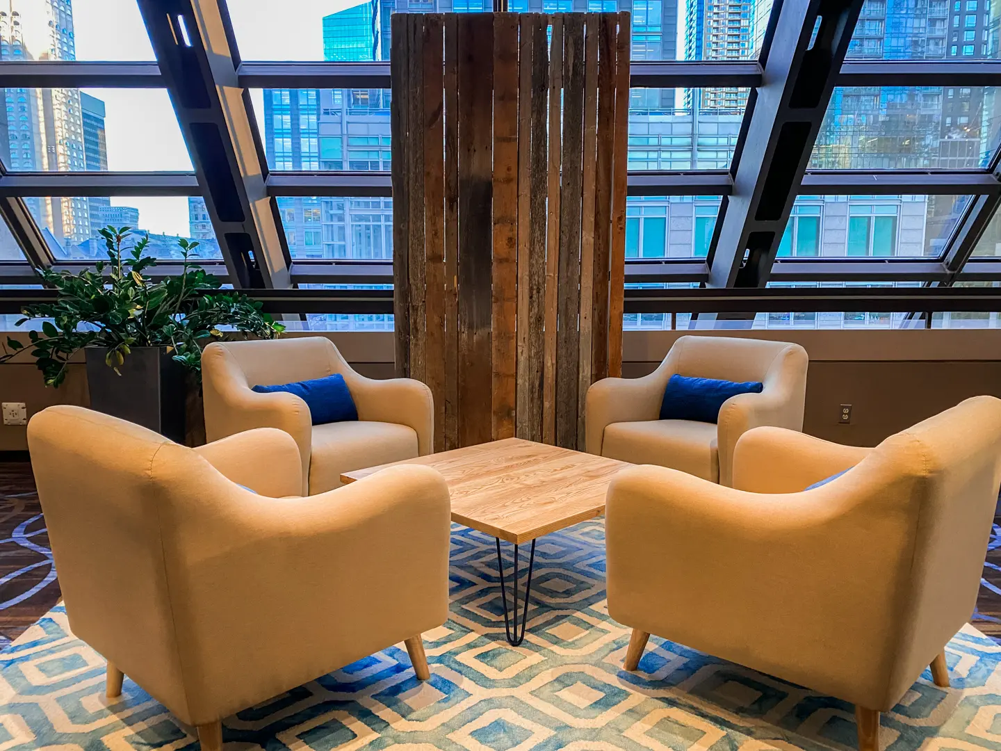 Euphemia carpet - 10' L x 8' W - Blue & Ivory used in the inspiration Betty Oslo Mur Bois Tapis Bleu