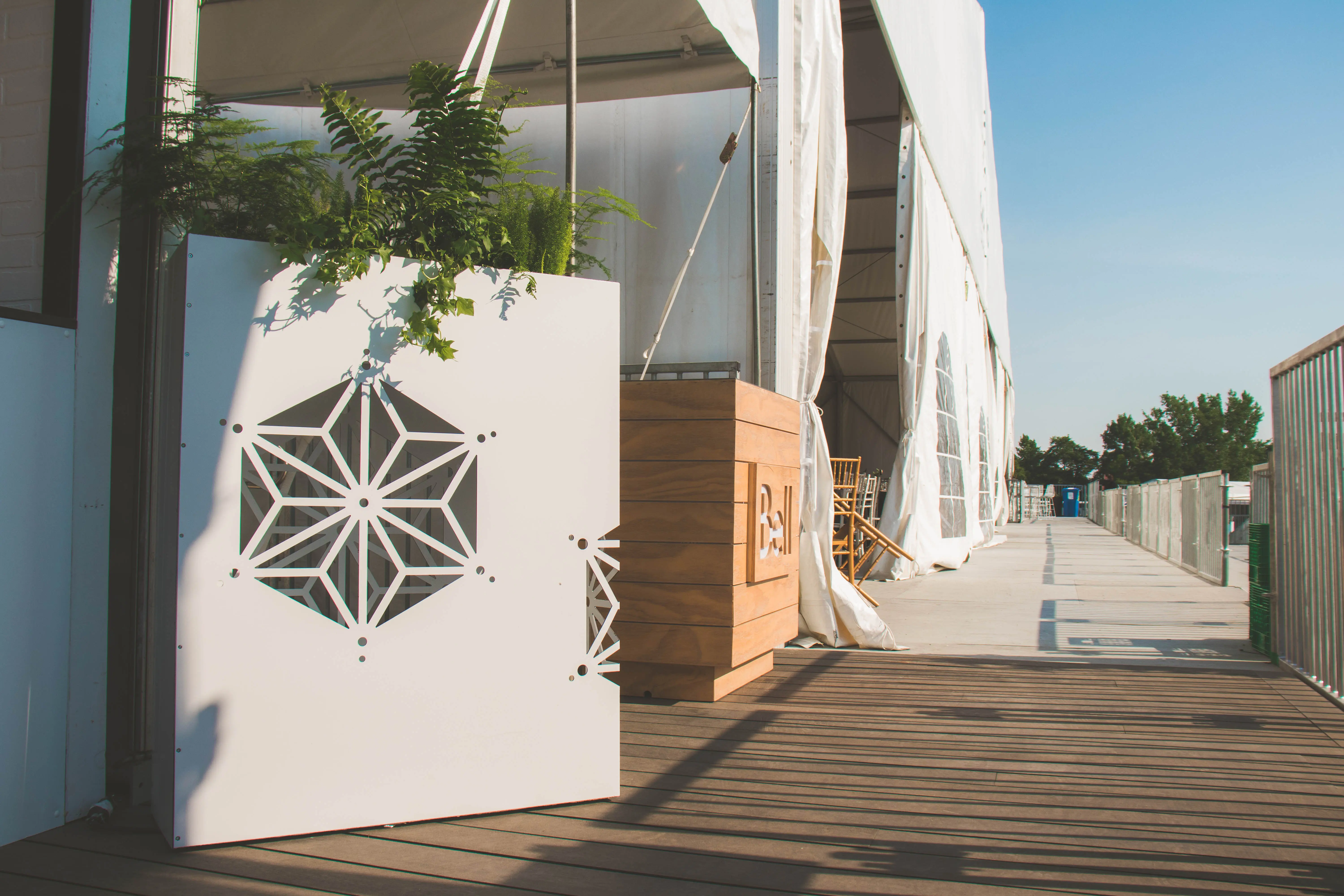 Kalos half-wall - 3' L - White used in the inspiration Muret Decoratif 2 Copie