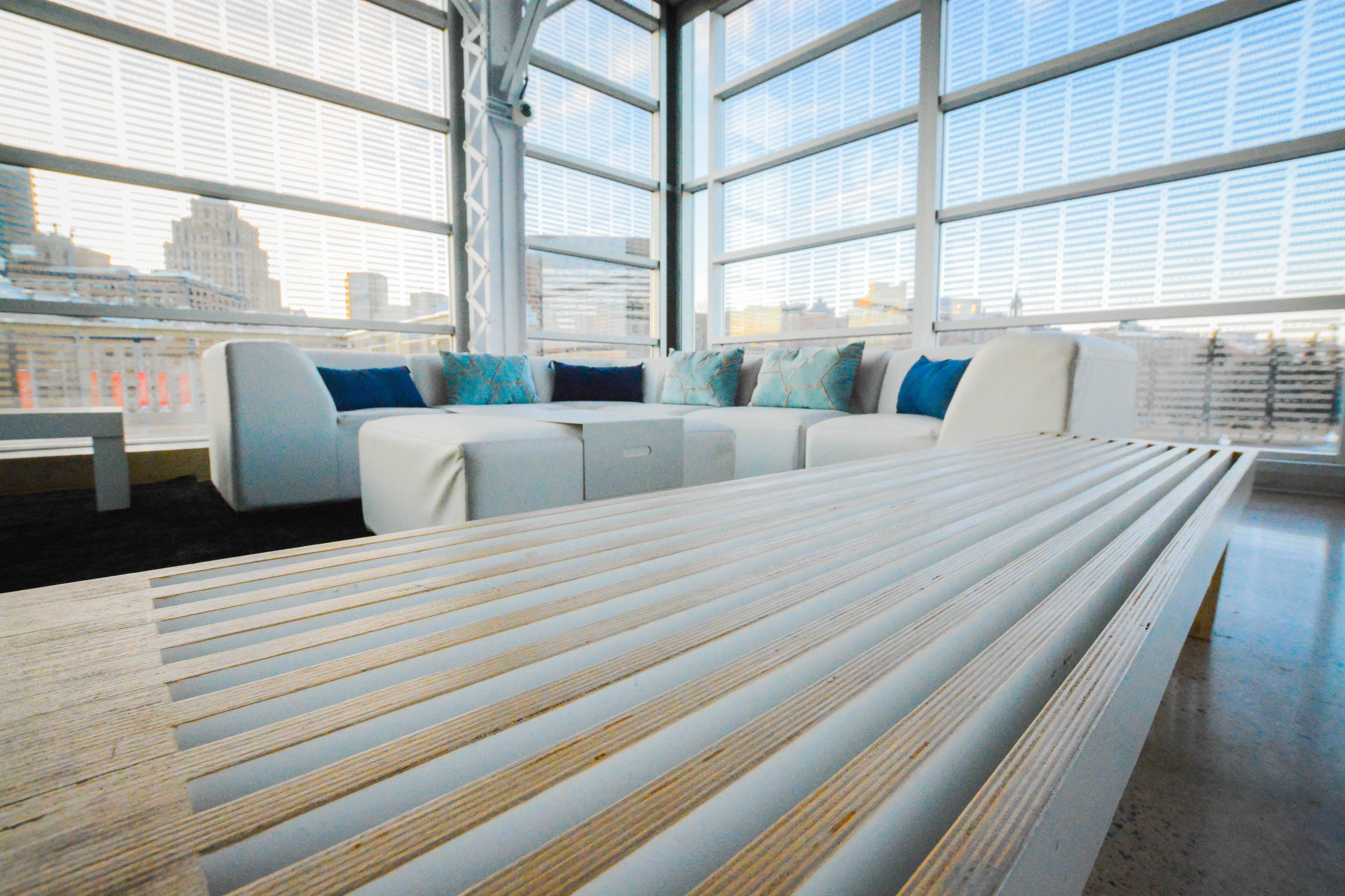 Scandinave banc - Long - Blanc & brun clair utilisé dans le cadre de la réalisation Banc Scandinave Sofa Fidji