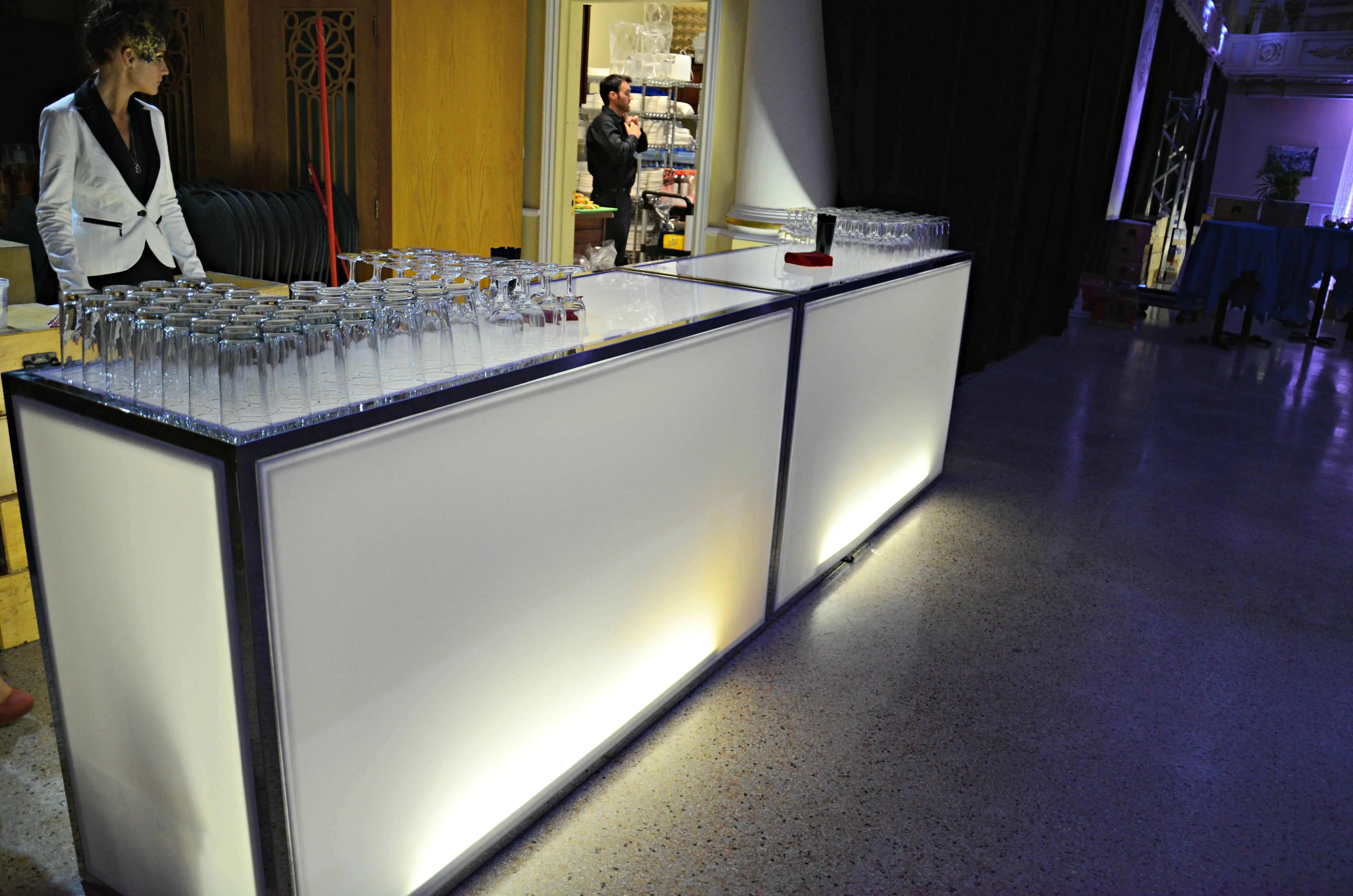 Manhattan bar 6' - Blanc utilisé dans le cadre de la réalisation Bar Lumineux Blanc