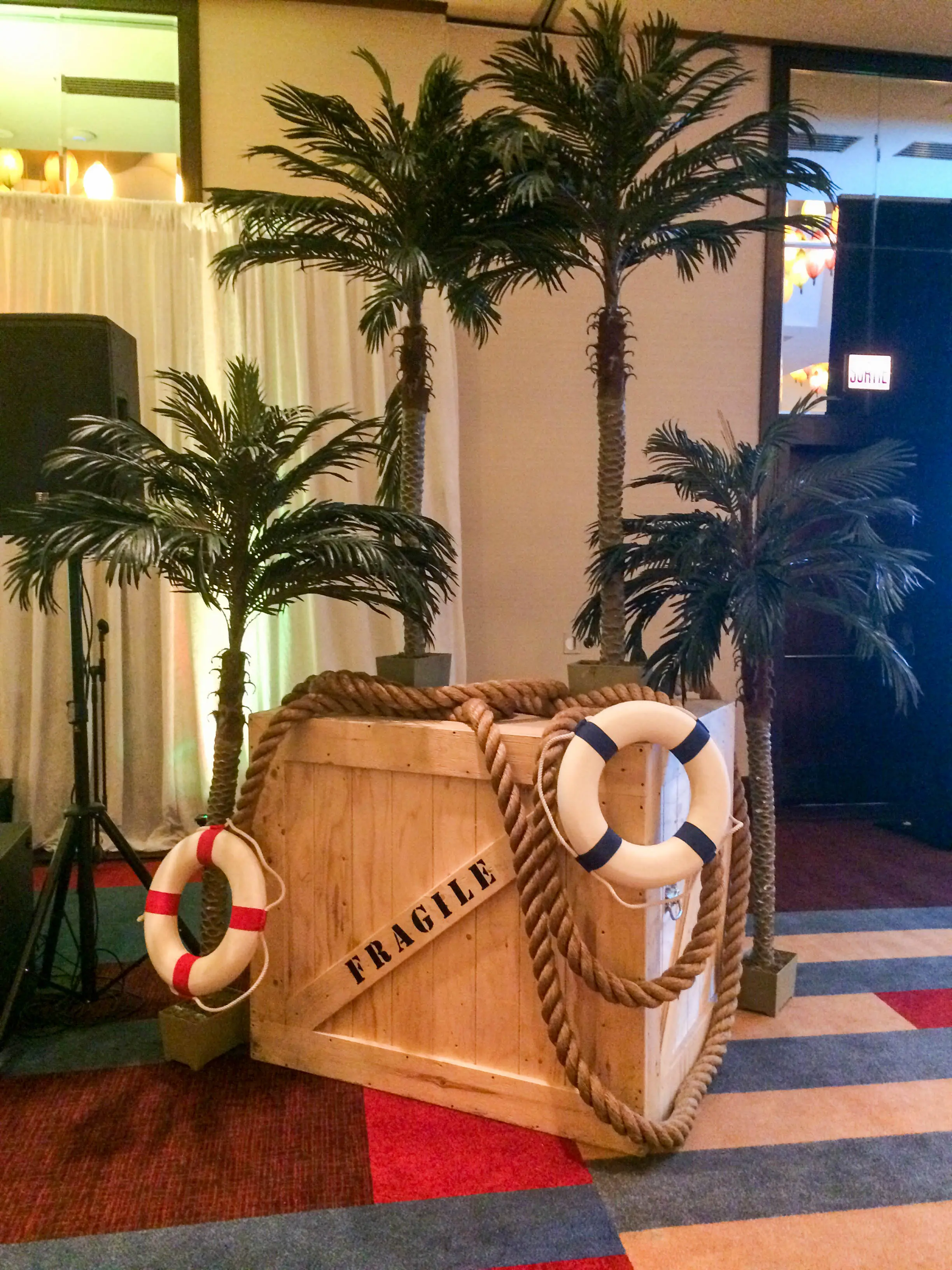 Palm tree - 7' H - Green used in the inspiration Caisse Expédition Palmier