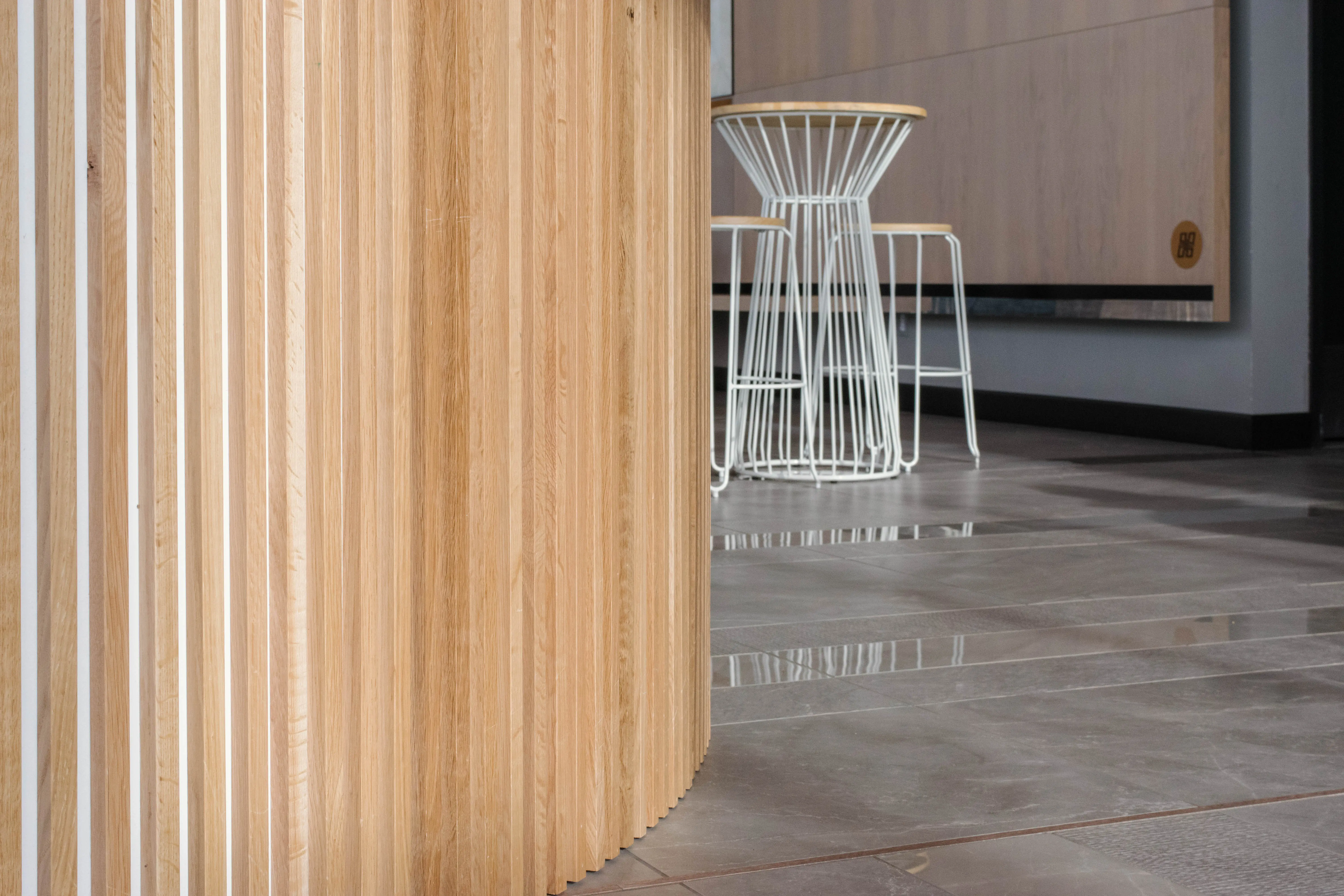 Scandinave bar 8' 1/4 round - Assembly wooden batten used in the inspiration Pub Table Cocktail Soho