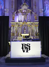 Manhattan bar - 6' - White used in the inspiration Dj Booth Logo