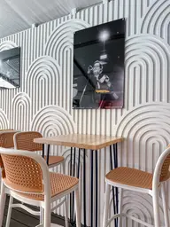 Marseille - Chair - White used in the inspiration Chaise Marseille Blanc Table Oslo Bistro Ronde Blanc Centre Des Sciences