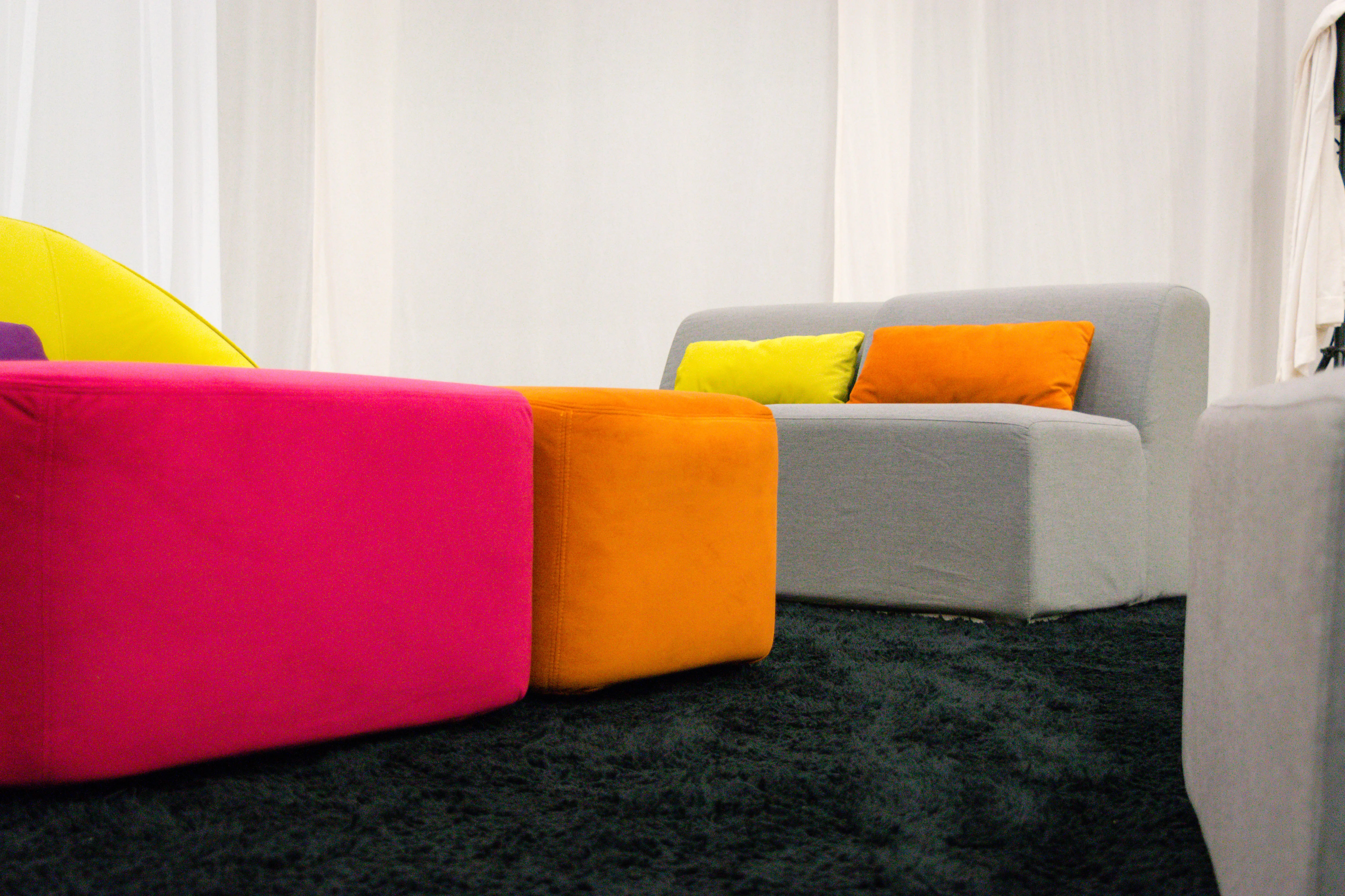 Shag rug - 12' L x 9' W - Black used in the inspiration Pouf Mailbu Rose Orange