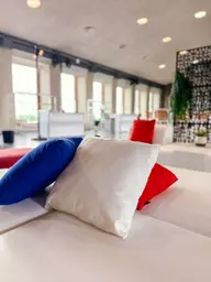 Fidji coussin - Blanc utilisé dans le cadre de la réalisation Marché Bonsecours   Tout France   Saq Coussin Fidji FR