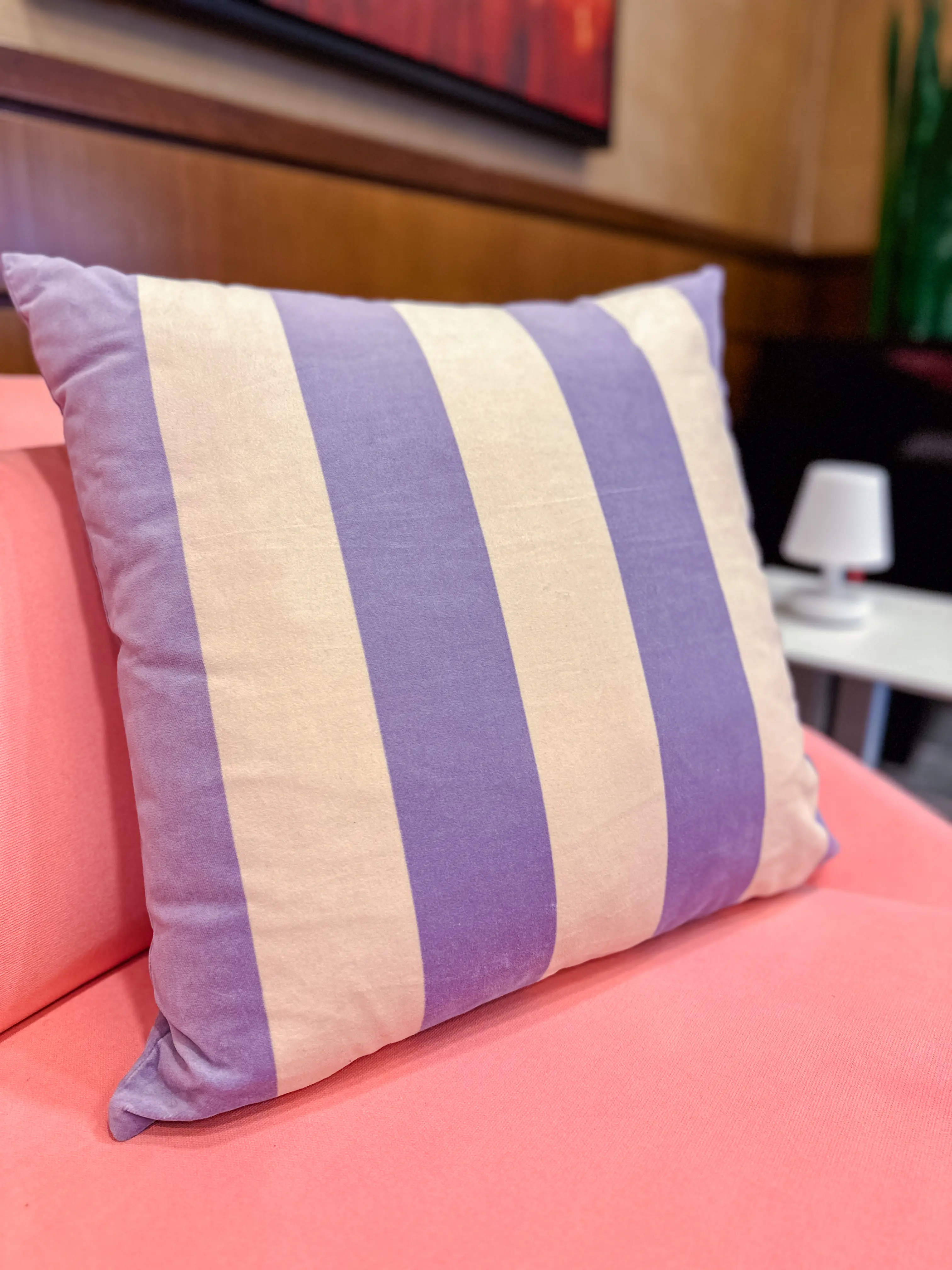 Lined cushion - Purple used in the inspiration Westin Coussin Rayé EN